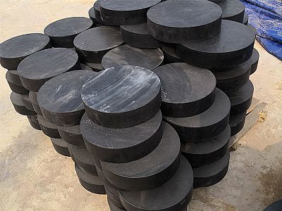 凌海市板式橡胶支座由若干层橡胶片与薄钢板经加压硫化